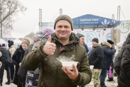 Ухи наварили, гостей накормили