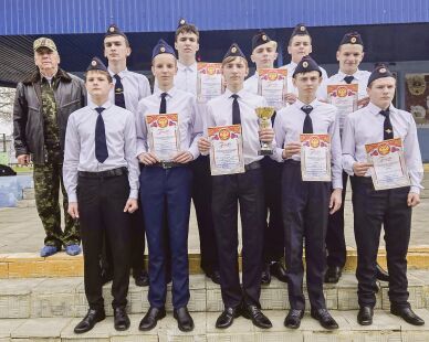 Команда «Рубеж» из первой городской гимназии — победитель муниципального этапа спартакиады...